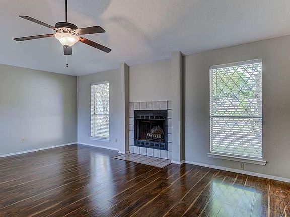 5th image of 412 Meadowpoint Dr
