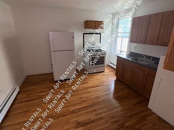 2nd image of 1063 Bergen St