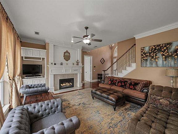 3rd image of 1335 Bradford Dr