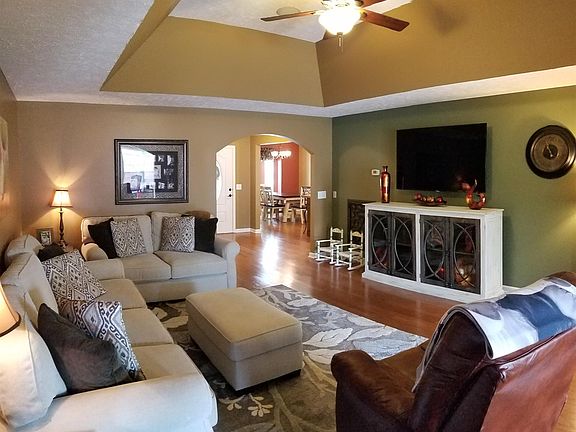2nd image of 203 Blossom Ct