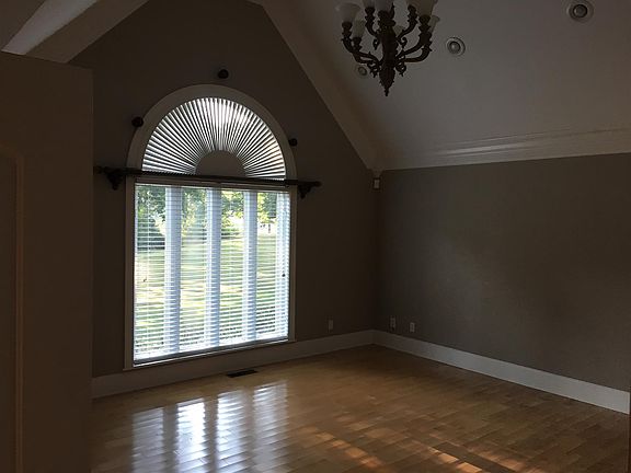 5th image of 4012 Shady Oak Ln
