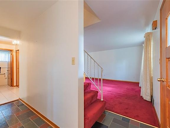 2nd image of 1530 Orchard Dr