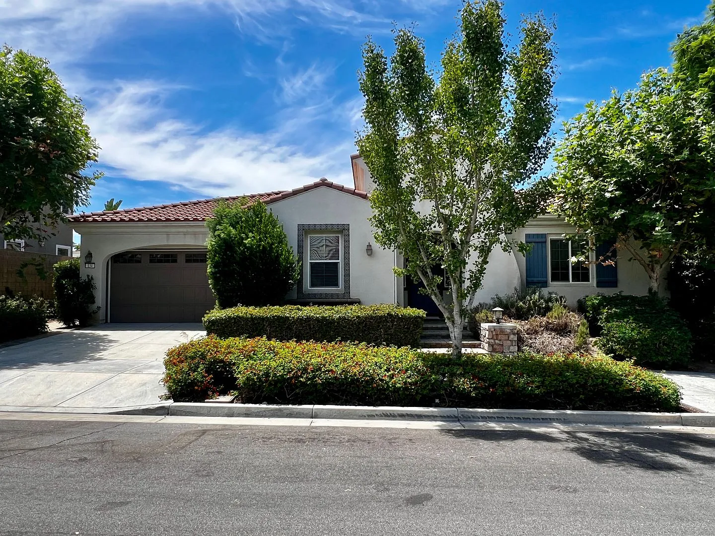 734 Laceflower Beautiful 3 Bedroom Irvine Home Upgraded Kitchen 2-Car Garage Fenced Backyard Yard... — Photo 3