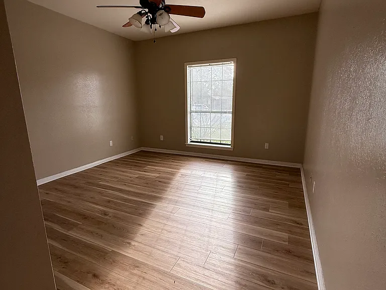 609 Castlebrook Dr — Photo 9