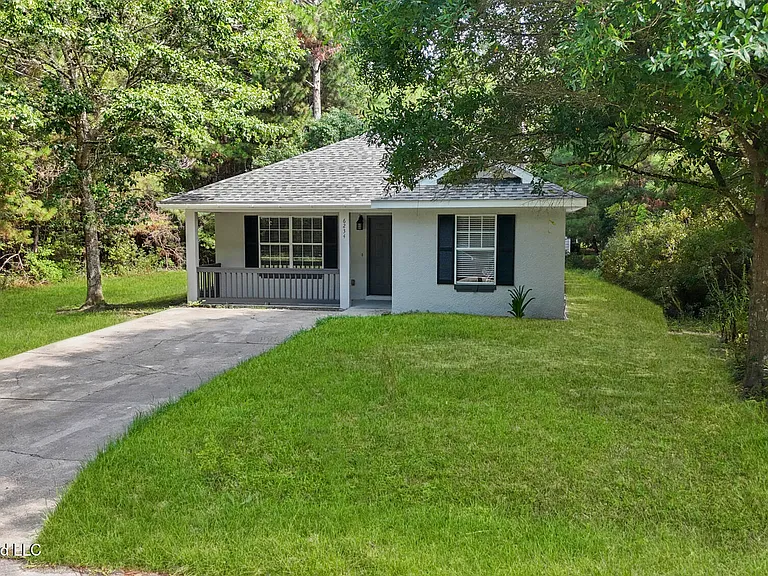 6234 W Lamar St — Photo 2