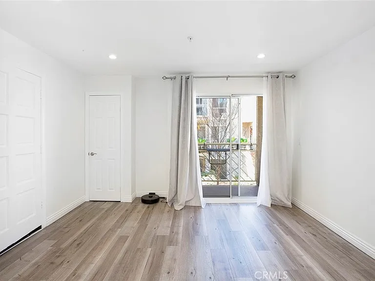 110 W Maple St #30 — Photo 5