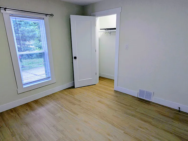 1935 Francis Ave — Photo 14