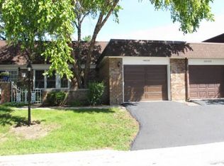 18W098 Jamestown Ln, Villa Park, IL 60181