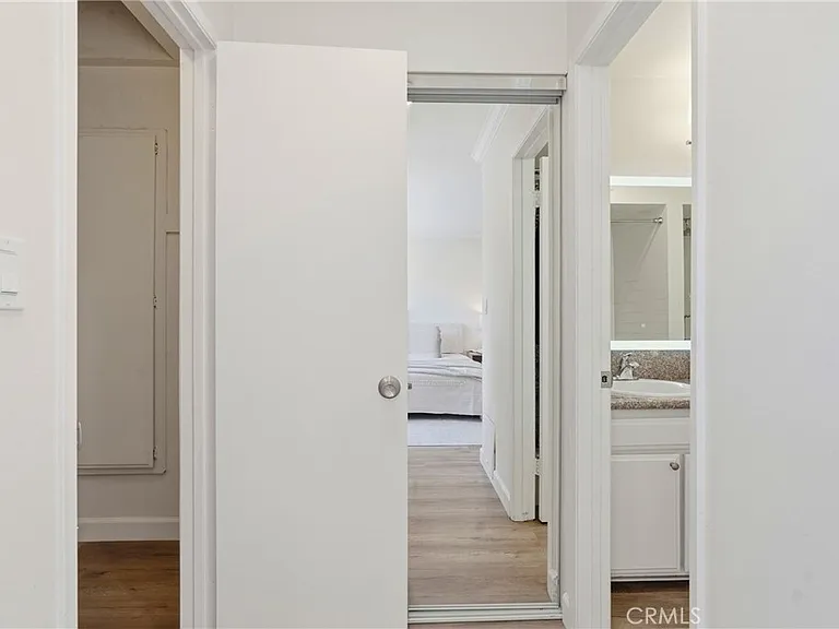 1433 S Beverly Dr — Photo 33