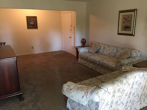 3rd image of 421 Fox Hills Dr S APT 8