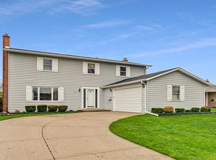 1827 W Locust Ln, Mount Prospect, IL 60056