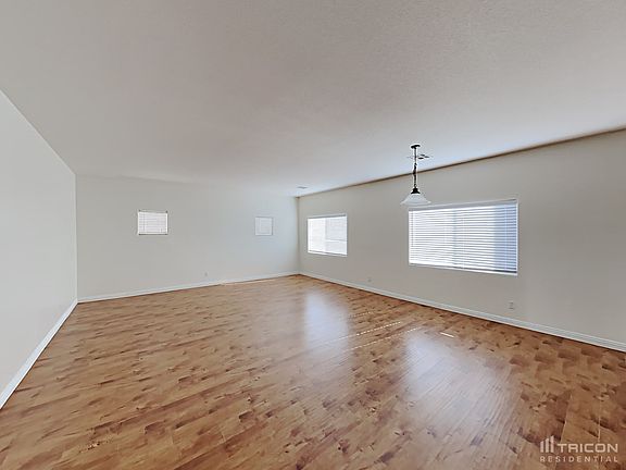 4th image of 713 Horse Stable Ave