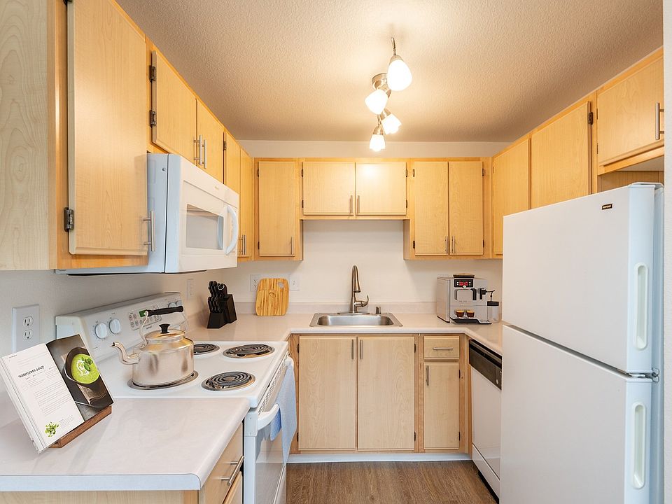 1st image of 5208 NE 78th Ave #17