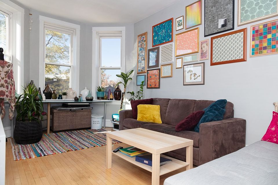 1st image of 2071 N Hoyne Ave APT 2