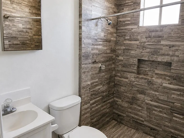323 Singh St #B — Photo 8