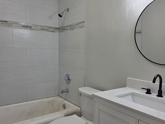 4th image of 818 16th St N #1/2