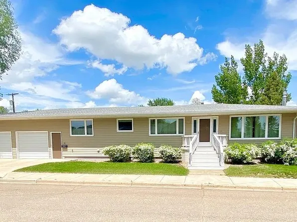 402 1st St NW, Bowman, ND 58623