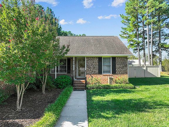 3rd image of 634 Rockwood Dr