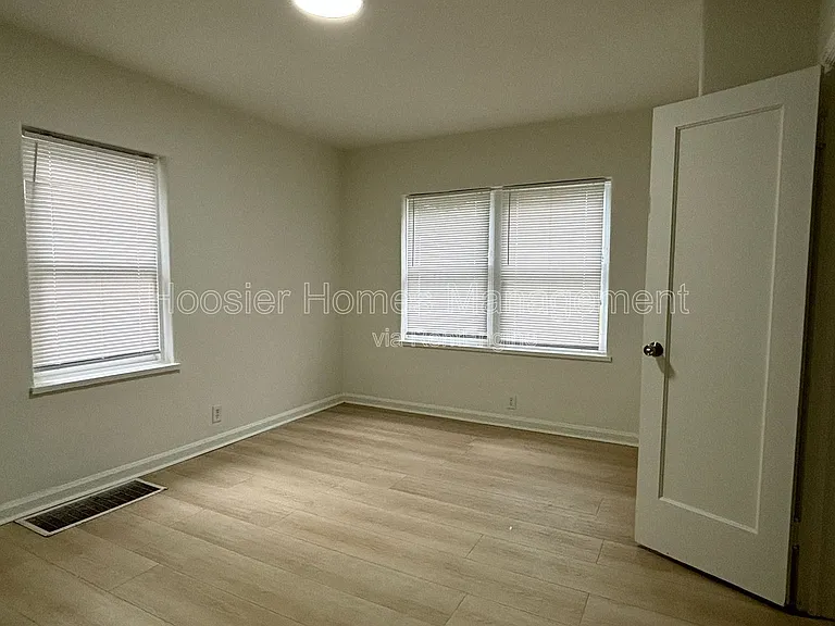 1509 N Chester Ave — Photo 6