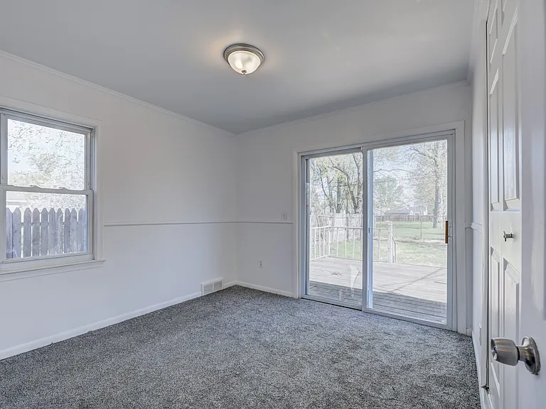 1731 E Pearl Ave — Photo 17