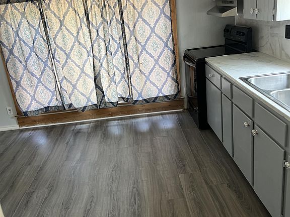 3rd image of 5505 Belaire Cir