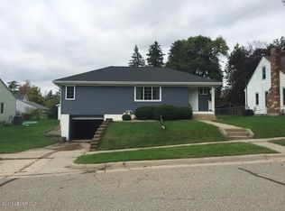 150 E 8th St, Zumbrota, MN 55992