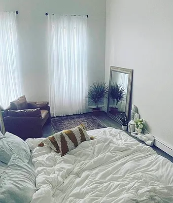 Rented by Standard Living Realty Inc | media 31