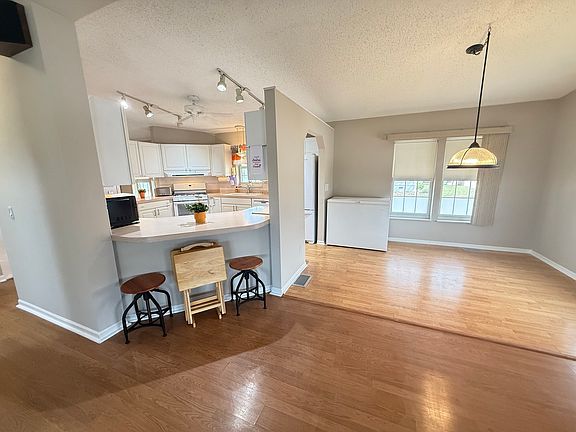 4th image of 22738 S Ridge Ln