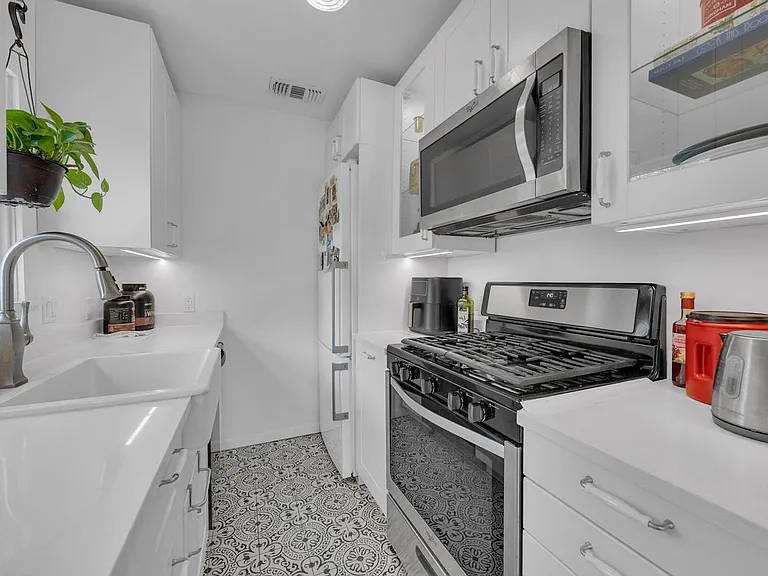 4302 Avenue G #C — Photo 11