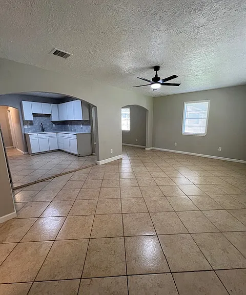 1205 W Wrenway Ave — Photo 1
