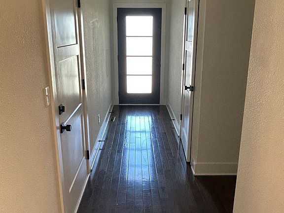 2nd image of 109 Oakwood Ct