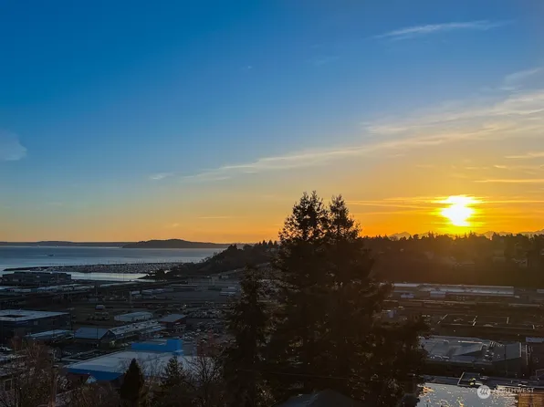 1985 Gilman Drive W, Seattle, WA 98119