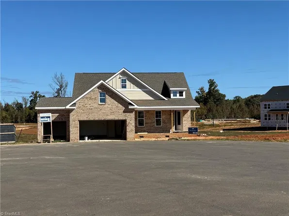 8602 Polar Bear Ct, Summerfield, NC 27358