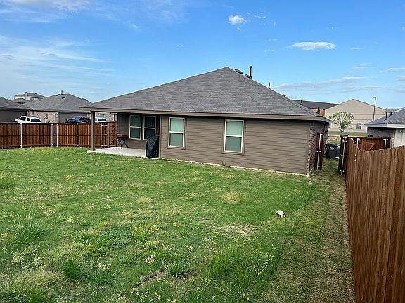 3rd image of 3000 Blackwell Dr