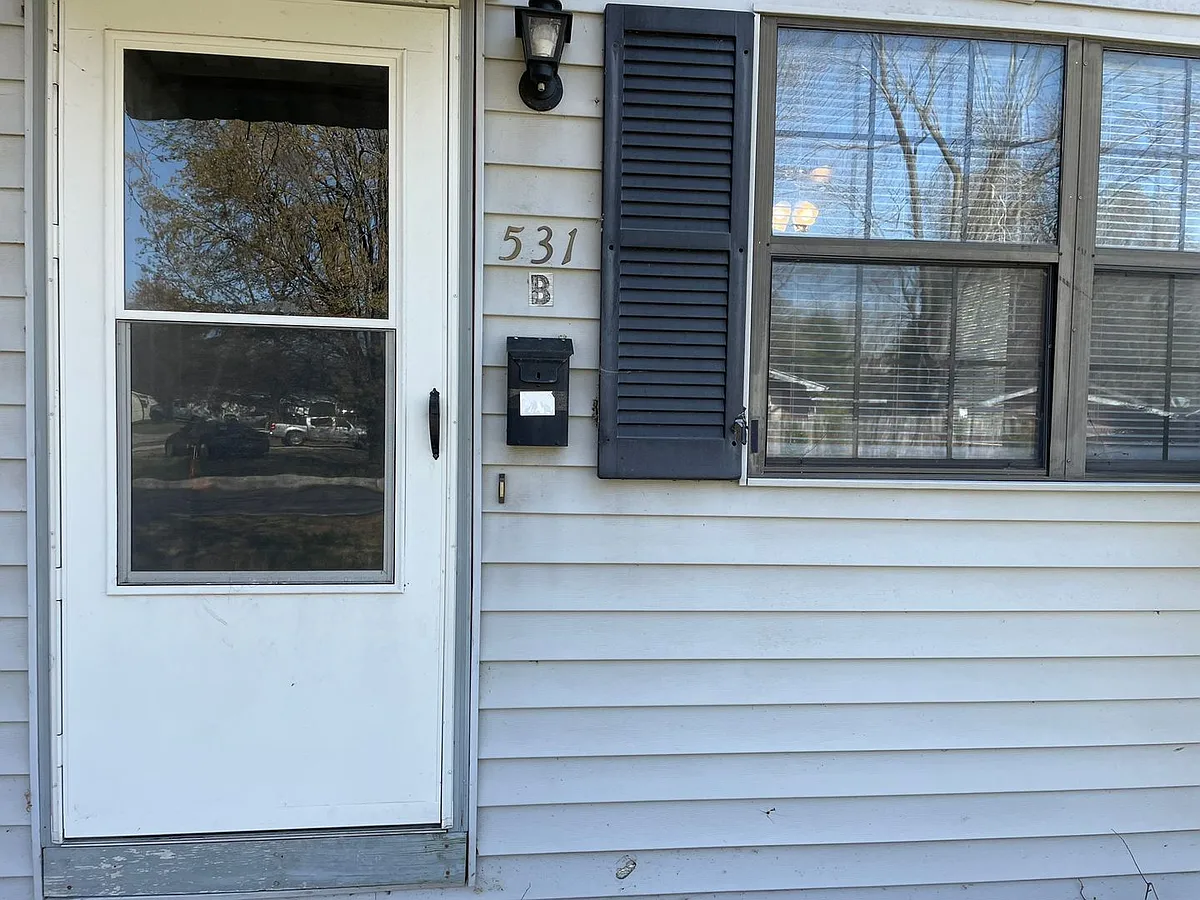 Building Photo - 531B N Oak Grove Ave