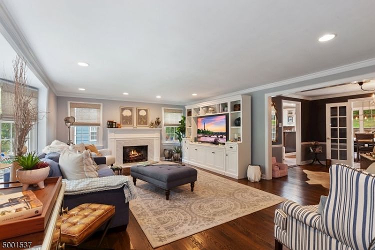 1st image of 104 Hillside Ave