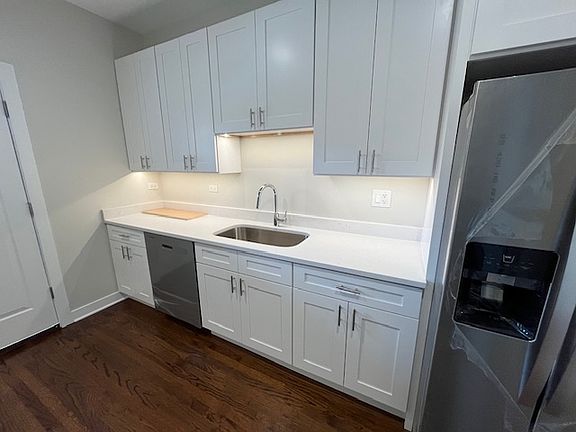 3rd image of 3726 N Racine Ave #2