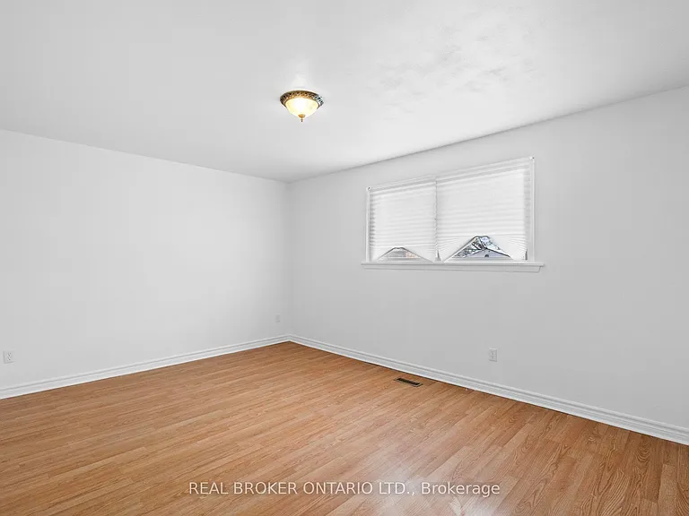 11 Cathcart Cres — Photo 10