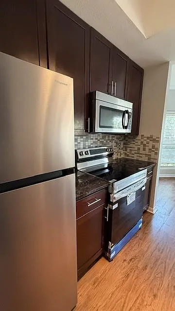 2 bed, 1.0 bath, 814 sqft, $1,395 — Photo 4