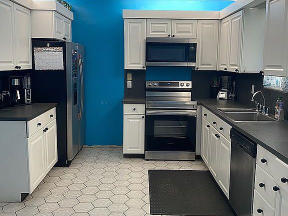 5th image of 8021 Buttonwood Cir