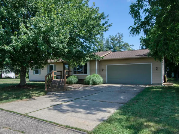 8446 Cottonwood Dr, Jenison, MI 49428