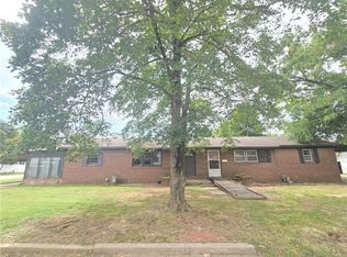 401 W 1st St, Cherryvale, KS 67335