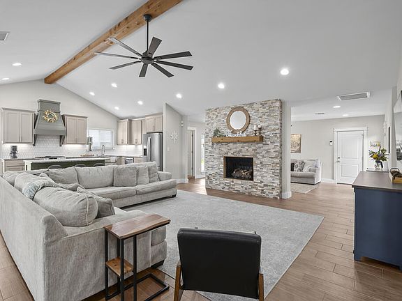 5th image of 3804 Evergreen Dr