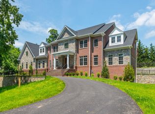 10601 Alloway Dr, Potomac, MD 20854