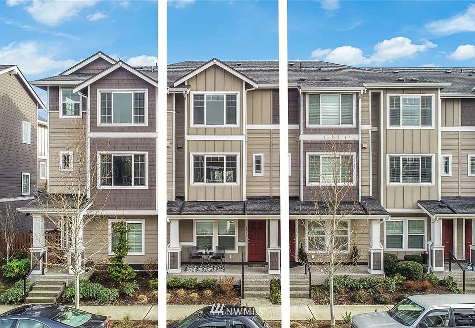 Ideal location on beautiful, tree lined. Riverfront Boulevard. Easy hosting with street parking and sidewalks right outside your front door!