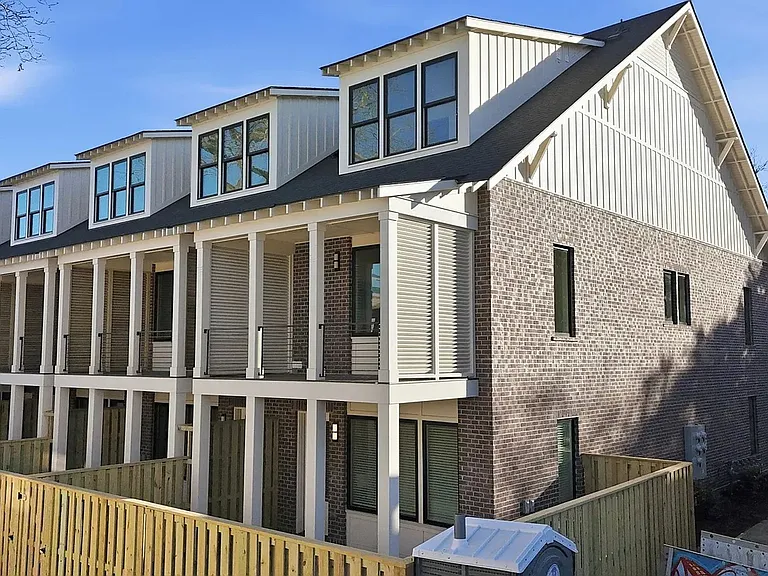 Luxury New Construction Rental Near Starland, SCAD & Ardsley Park with Garage and Private Courtyard — Photo 31