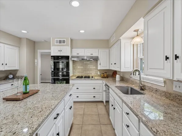 3863 Clayton Rd E, Fort Worth, TX 76116