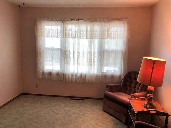 4th image of 2302 Western Ave