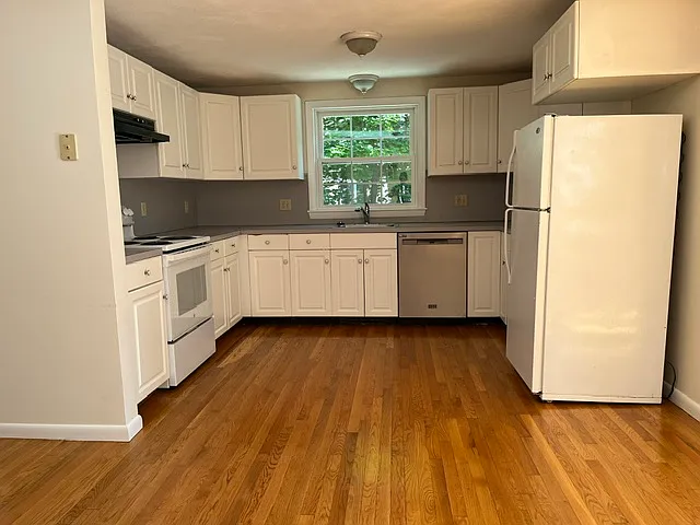 3 bed, 1000 sqft, $2,975 — Photo 2