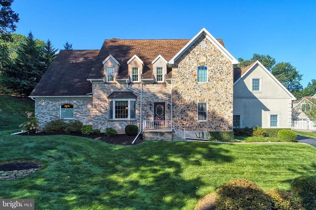 1050 Smallbrook Ln photo 1